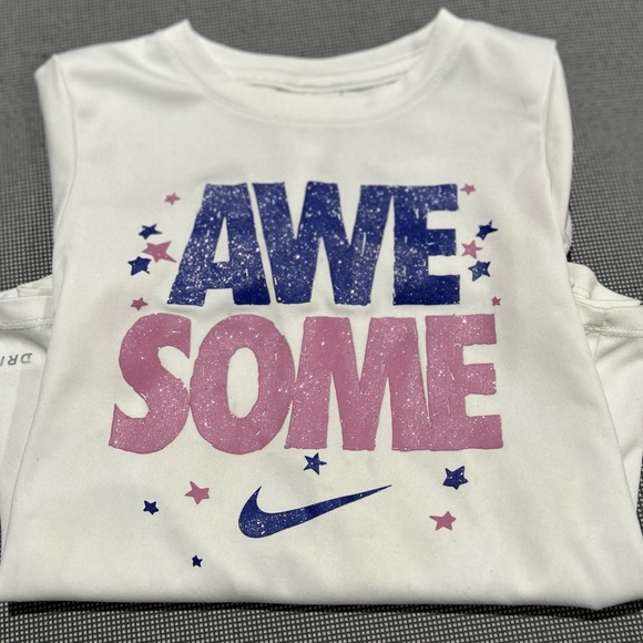 Girls Nike 2 piece athletic set - Picture 3 of 5